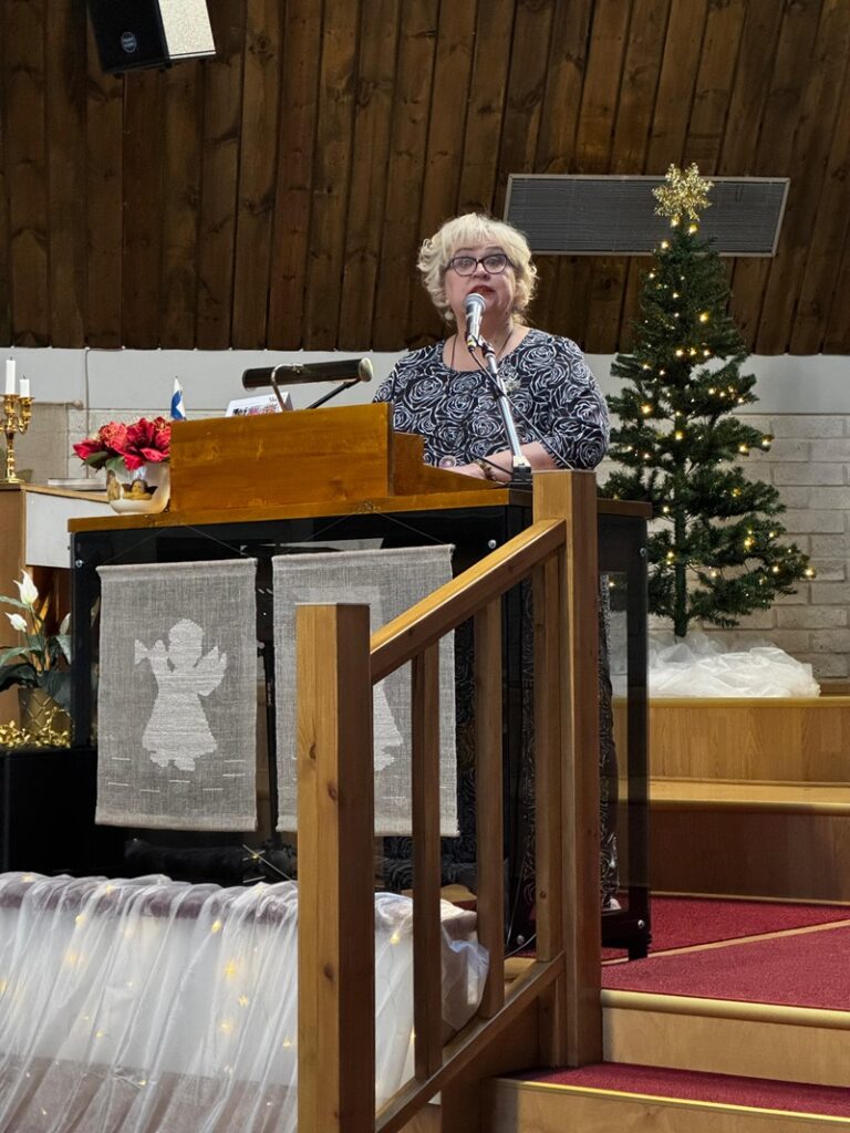Lea Vasalampi huolehtii kansainvälisistä vimpeliläisistä.