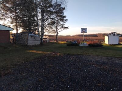 Lasse muistelee nuoruuden harrastusta, kotipalloa.