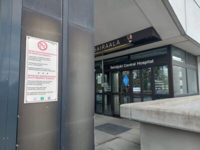 kahdeksan eteläpohjalaista aluevaltuutettua julkaisi kannanoton hyvinvointialueen palveluverkkouudistuksen keskittämispyrkimyksiä vastaan.