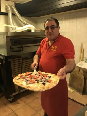 Sagir Huseyin on leiponut lappajärveläisille monet pizzat 18 vuoden aikana.