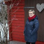 ”Nämä kädet jaksoivat” – Luoja loi Anne-Marille hierojan kädet Anne-Mari Laukkonen katsoo valoisin mielin menneisiin työvuosiin ja tuleviin eläkepäiviin. Käsillä tekeminen jatkuu erityisesti puutarhatöiden muodossa, jonka kauniista yksityiskohdista pidetään huolta yhdessä Asko-puolison kanssa.