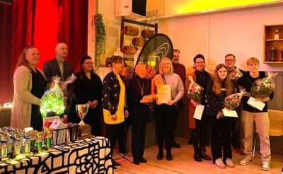 Soinissa palkittiin vuoden aikana ansioituneita urheilijoita. Vuoden urheilijaksi valittiin Merja Korpela (kuvassa vasemmalla).