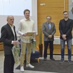 Evijärvi -palkinnon saaja Reijo Saari (vas.) ja vuoden nuori Joska Försti. Lions Club Evijärven sihteeri Juhani Lammi ja presidentti Juho Fränti jakoivat tunnustukset.