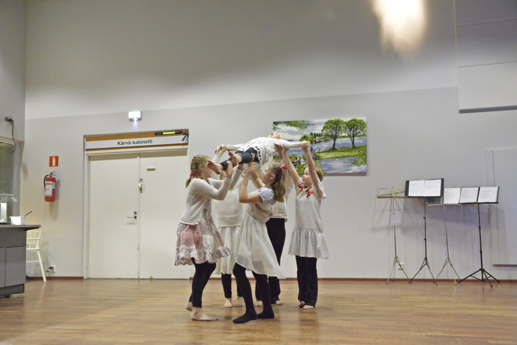 Tanssisiskot