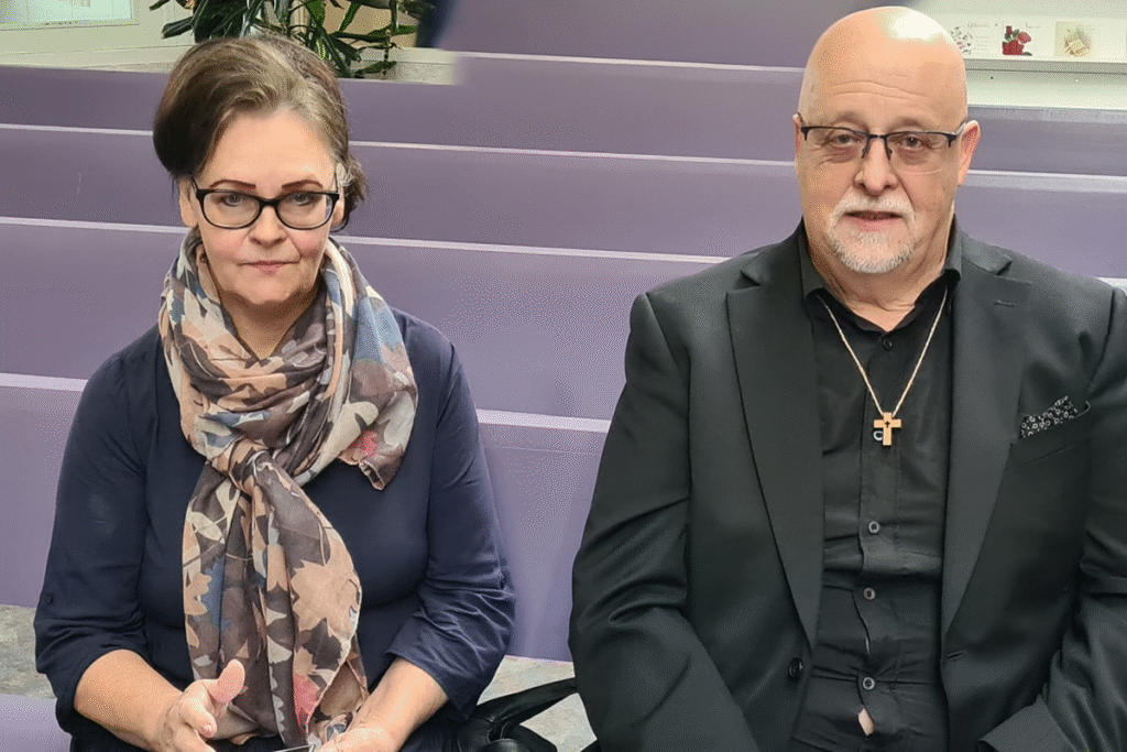 Kari Saarikalle on aloittanut Vimpelin helluntaiseurakunnan pastorina. Kuvassa myös Hellevi Saarikalle.