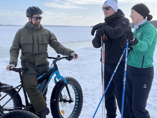 Pyöräilyä Lappajärven jäällä Pyöräilyä Lappajärven jäällä