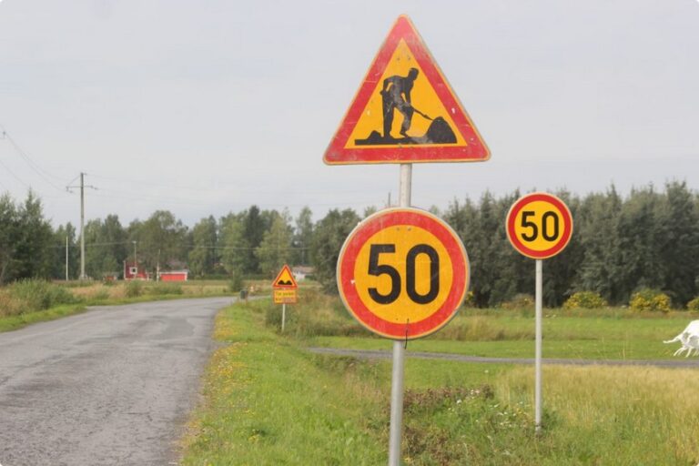 Vimpelissä sijaitsevan Rantakyläntien kunnostamiseen ollaan saamassa 415 000 euroa niin sanottua joululahjarahaa. Arkistokuva.