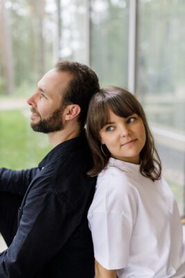 Kauhavan seurakunnan vapaaehtoisten kiitosjuhlassa esiintyy duo Eve & Ossi. Kuva: Eetu Linnakivi