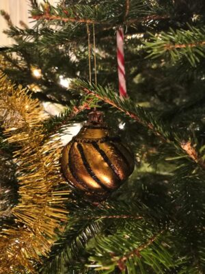 Karvalassa vietetään koko kylän kuusijuhlaa 17. joulukuuta.