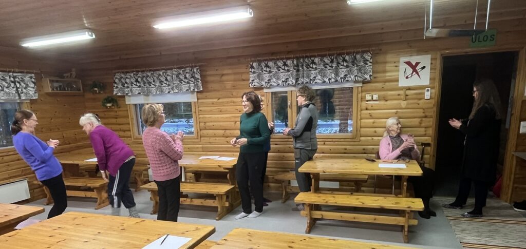 Ahaa!-aivotreeneissä on rento tunnelma ja naurua riittää!