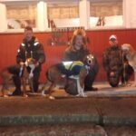 Kakkonen, Ajoketun Justiina ja Lauri Peltonen (vas.), voittaja Tapahan Iivari ja Juha-Matti Rantala sekä kisan kolmas, venäjänajokoira Riistanhirmu Fenix ja Markku Juola.