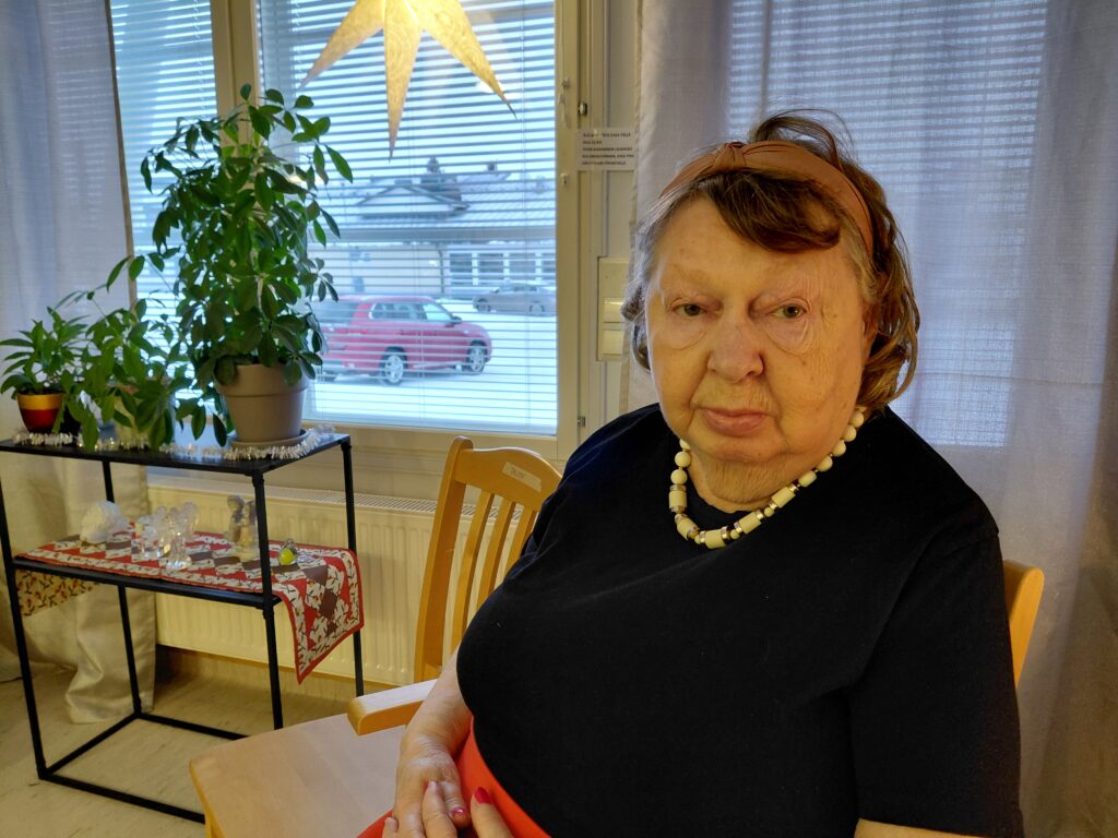Pirkko Kopra, 74, muutti Hemilänrantaan reilu viisi vuotta sitten.