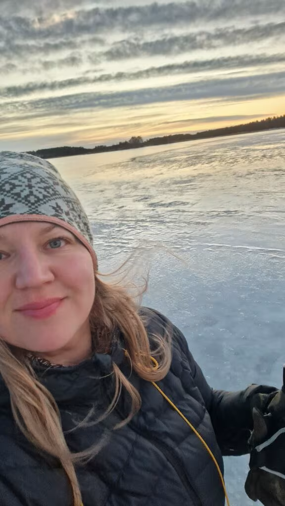 Riina Luomansuu hyödyntää paluumuuttajana Evijärven mahdollisuuksia nauttien luonnosta ympäri vuoden