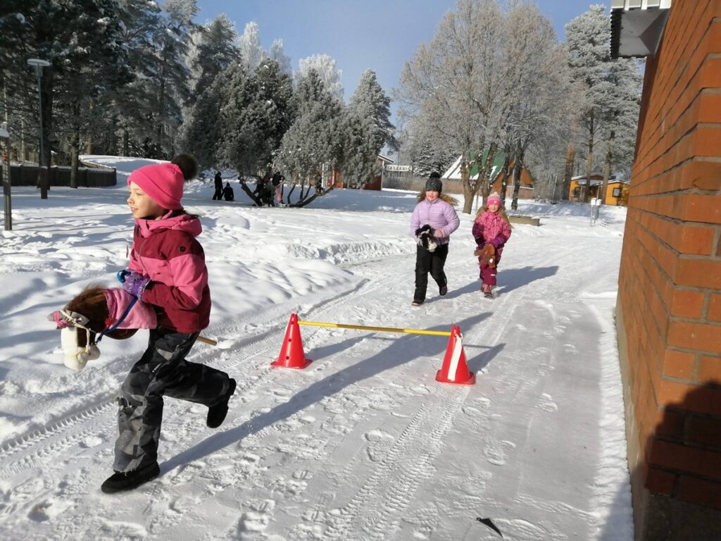 Kepparit ovat omanlaisiaan; yksi kieltäytyi esteestä, toinen hidasti, yksi pukitteli, mutta yksi heppa ei vikuroinut yhtään