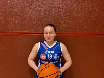 Taivalkosken Kuohun kasvatti Laura Luokkanen avasi pistetilinsä Naisten Korisliigassa.