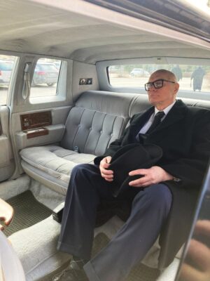 Matti Kekkosena Lapua 1976 elokuvan kuvauksissa. Samassa autossa on istunut Ruotsin kuningas.
