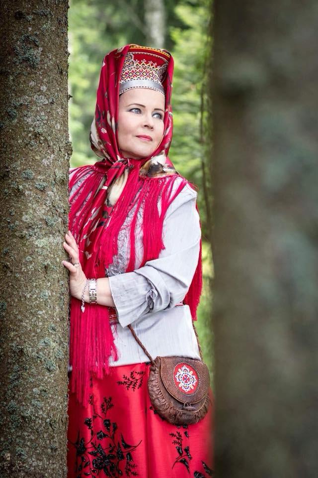 Kolttasaamelaisen naimisissa olevan naisen päähine.