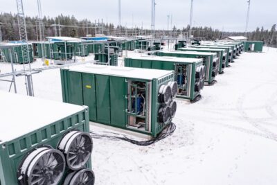 KSBR käynnistää energiavaraston rakentamisen keväällä ja rakennustyöt valmistuvat vuoden lopussa. Sähköteknisten asennusten vuoro on talvella 2027, kun akkutoimitukset alkavat. OX2 Bredhälla kuva Tomas Ärlemo