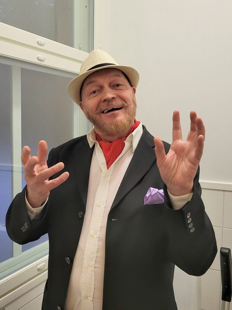 Kesäteatteriharrastus on loihtinut Matista erilaisen hahmon vuosi toisensa perään.