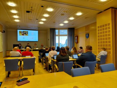 Vimpelin kunnanvaltuuston kokouksessa nuijittiin päiväkodin sekä koulun 0–4-luokkien tilat rakennettavaksi Lehtolan tontille.