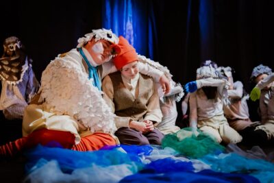 Ylihärmän teatteriproduktioissa on aina ollut edustusta Järviseudulta. Kuva viime kesän Peukaloisen retket -tuotannosta.