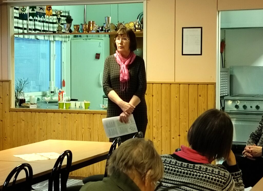 Pihlajamäki kertoi yhdistyksen Syöpä on työasia -kampanjasta, jonka avulla tarjotaan keinoja syövän käsittelyyn työpaikoilla sekä tuetaan sairastuneen paluuta työhön.