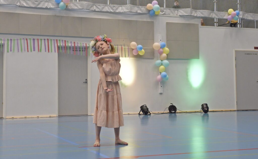 2 Armi Ellen