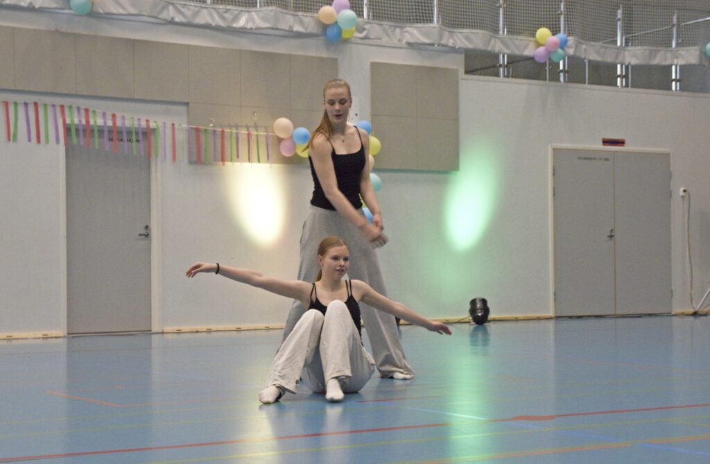 7 Show duo