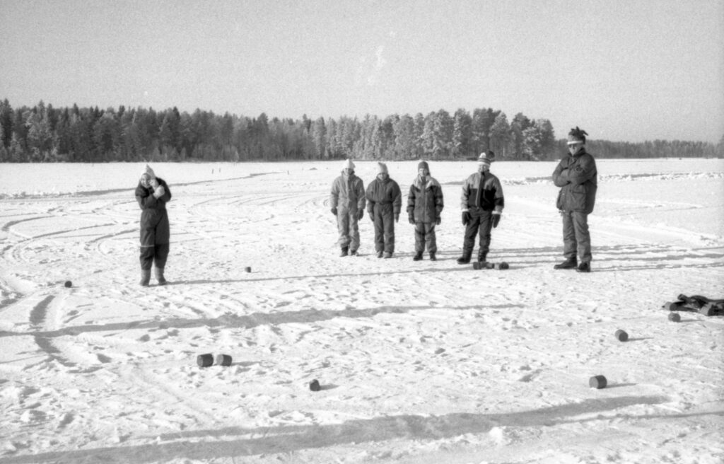 Kyykkää jäällä