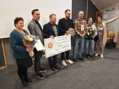 Munakan nuorekas ryhmä vastaanotti Vuoden 2026 eteläpohjalainen kylä - palkinnon.