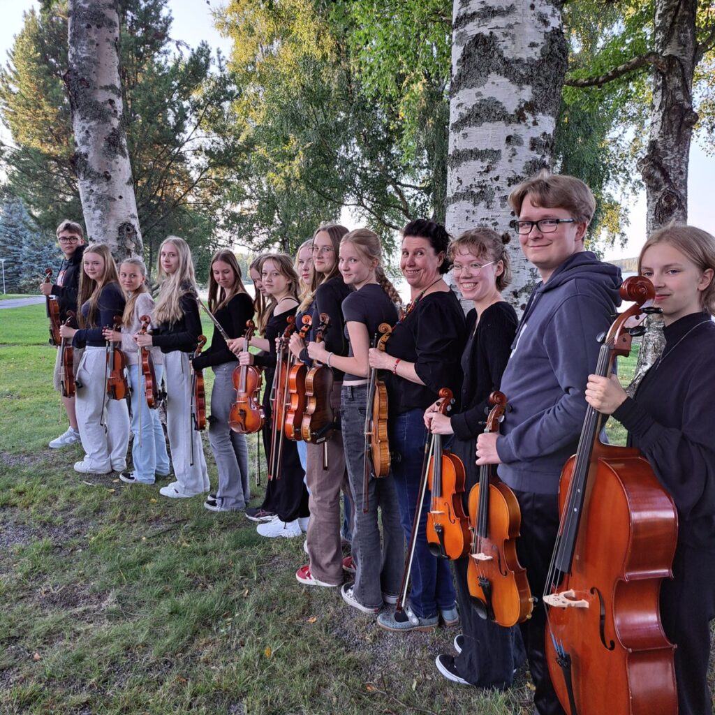 Jousiyhtye Amoroso on huhtikuussa mukana muumien maailmassa. Kuva: Alajärven musiikkiopisto.