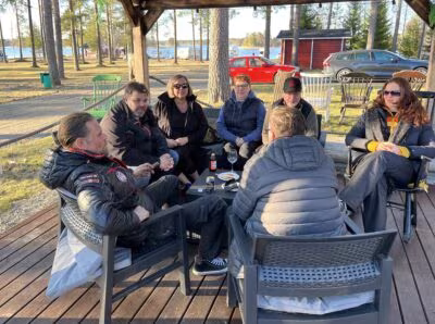Iloisia illanviettäjiä Evijärveltä, Kauhavalta, Kokkolasta ja Karstulasta.