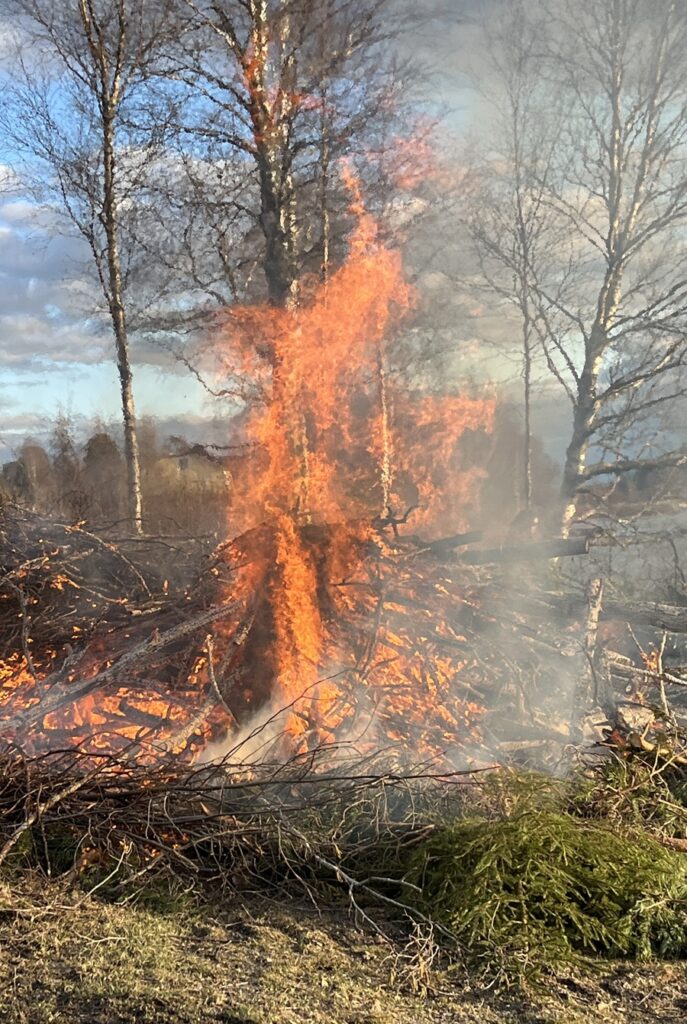 Pääsiäiskokko kuluu Etelä-Pohjanmaan lankalauantain pitkään perinteeseen.