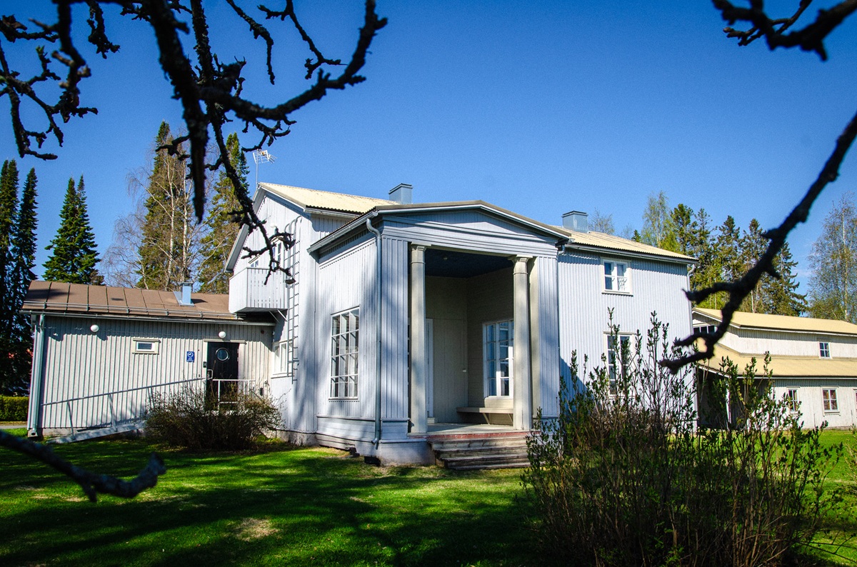 Villa vainola kauempaa