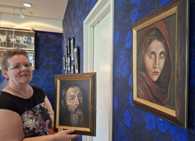 Aira Pykärin taidenäyttely Sieluni silmin on kokoelma puhuttelevia muotokuvia ja hienoja hetkiä luonnossa.