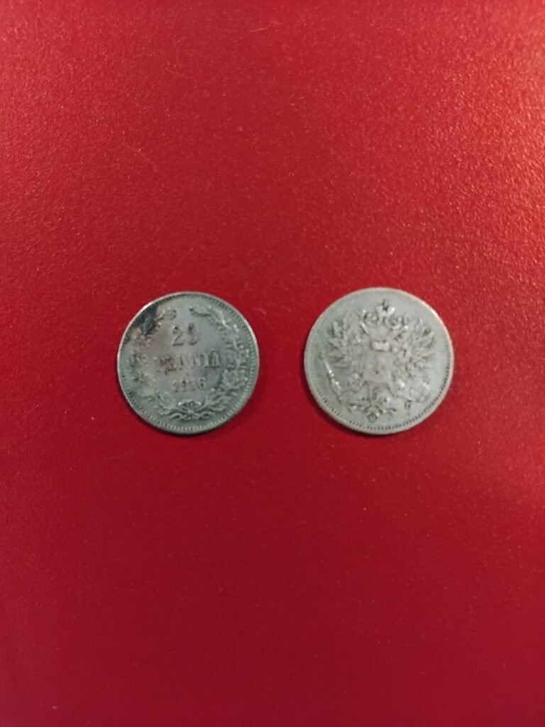 Näyttämällä hopeista 25 pennin kolikkoa ja antamalla luvun vuosiluvun kahden viimeisen numeron summan mukaan 1912, ”3”, voitiin varmistaa, ettei ole kysymyksessä valejääkäri.