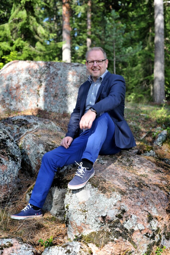 VAIKKA Lakaniemi on asunut 30 vuotta muualla, siteet Vimpeliin ovat edelleen vahvat.