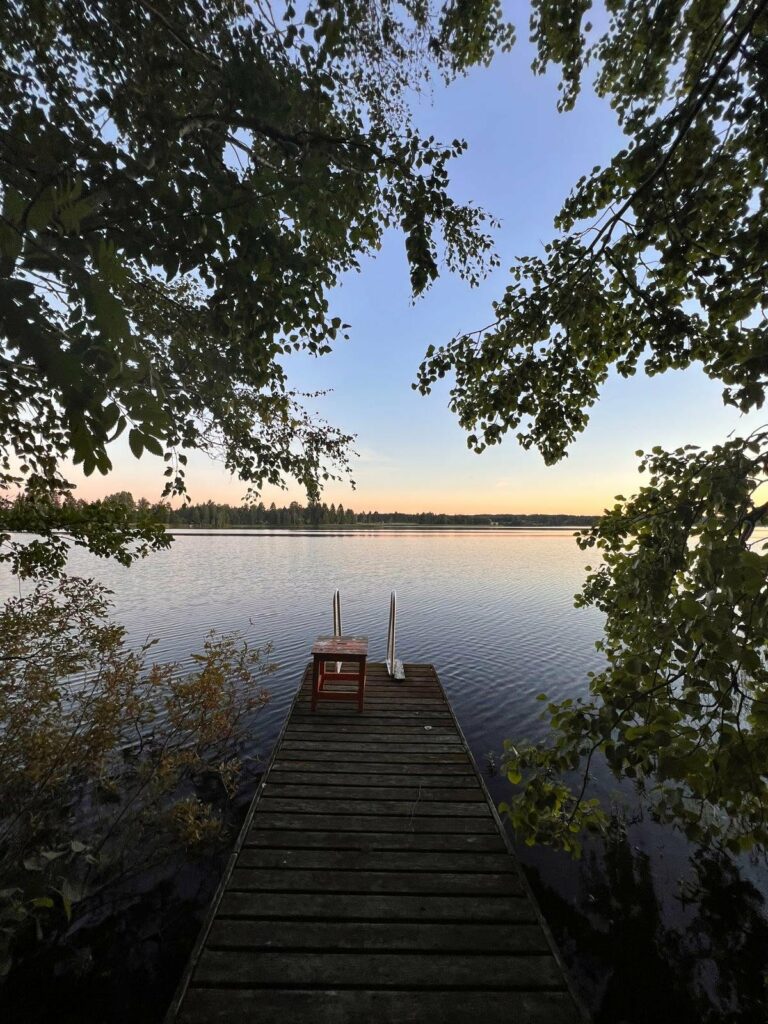 Kaarina Heikinheimon lempihetkiä saaressa ovat auringonlaskut.