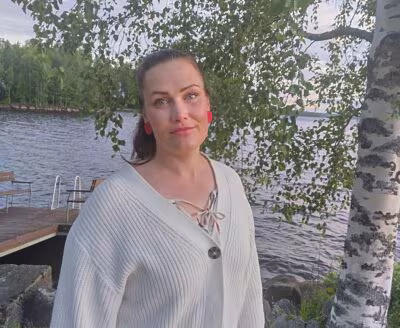 Marjo Salmenautio sanoo työhaastattelussa sanoneensa, että työ tekijäänsä opettaa. Joka päivä oppii jotain uutta. Ja jos ei osaa niin opetellaan. Työtoverit ja muut osaajat ovat tärkeä tuki. Kuva Salmenaution albumista.
