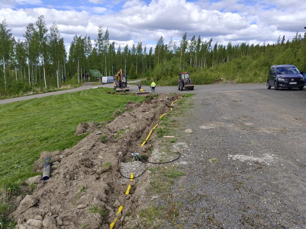Ensi syksynä ei tarvitse kompuroida pimeässä, kun pihavalot näyttävät tien.