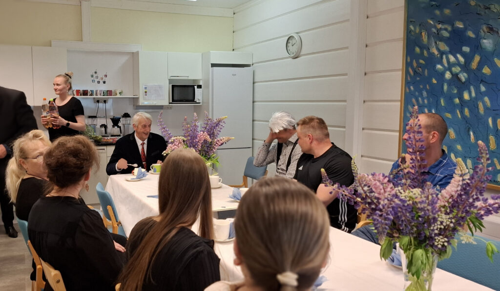 Höykinpuro kahvitilaisuudesta ryhmä