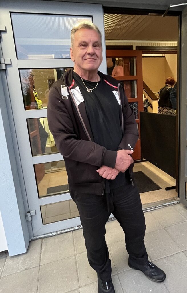 Jukka Jylhällä on minipuolinen musiikkitausta soittajana.