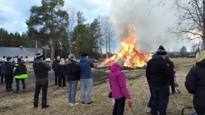 Kauhava tukee aktiivisia kyliään jatkossa aiempaa yhdenmukaisemmin perustein. Kuva Purmojärven kokkotapahtumasta.