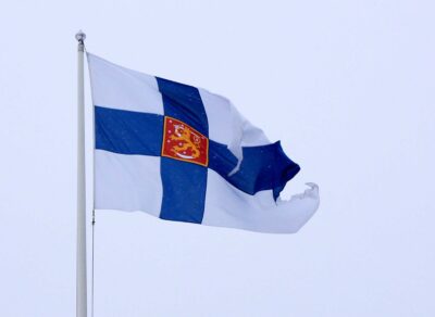 Puolustusvoimien lippujuhlan päivänä joukko järviseutulaisia ja kauhavalaisia sai ylennyksen reservissä.
