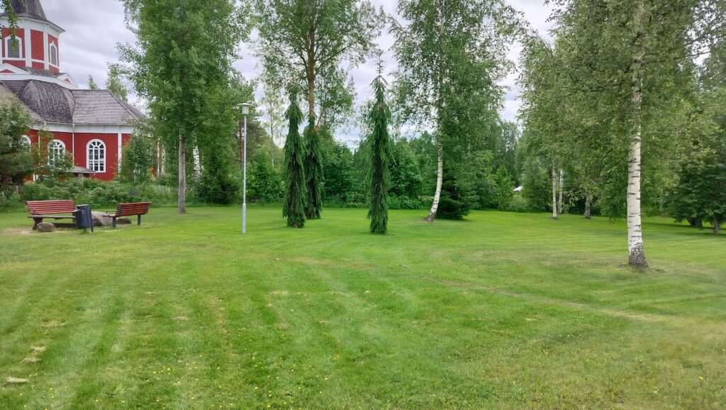 Vuoden päästä tämä puisto täyttynee innokkaista minigolfaajista. –Pohdimme Kortesjärven asukasneuvostossa, että minigolfradasta olisi varmaankin iloa mahdollisimman monelle, kertoo puheenjohtaja Markku Mäkelä.