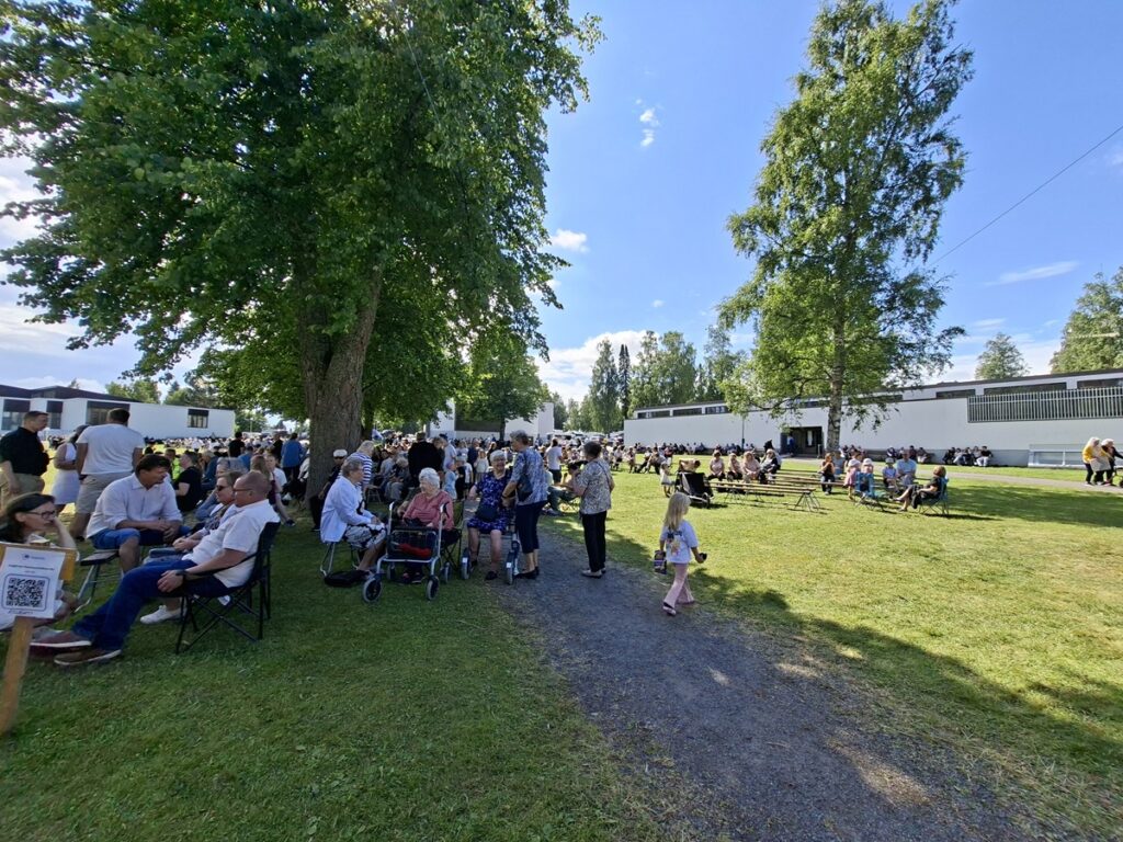 Kesäseuroihin saavuttiin sekä lähialueelta että ympäri Suomea.