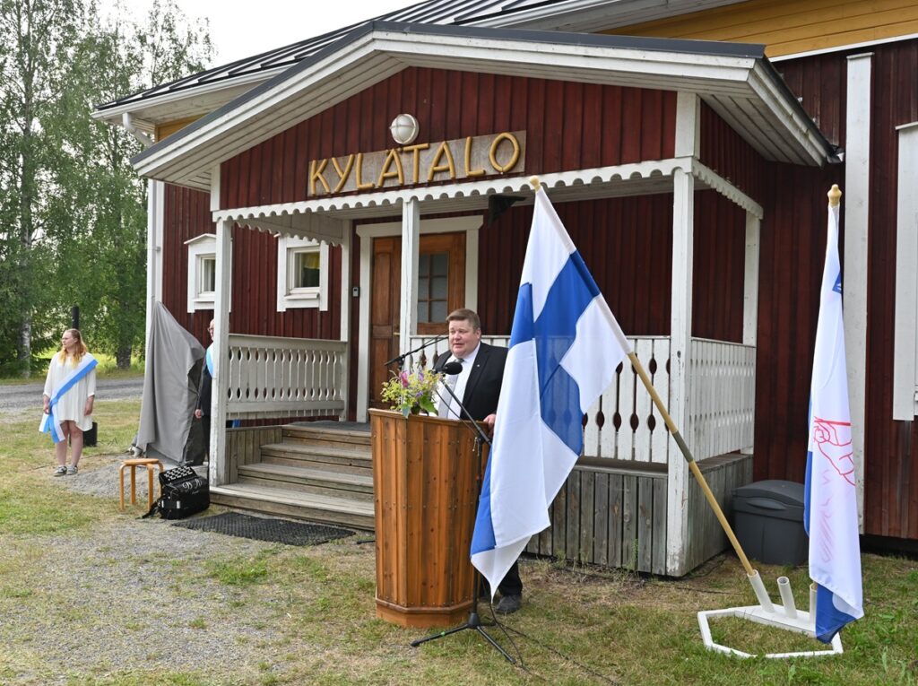 Tervetulosanat lausui Evijärvi-Seuran puheenjohtaja Sami Kangasmetsä.