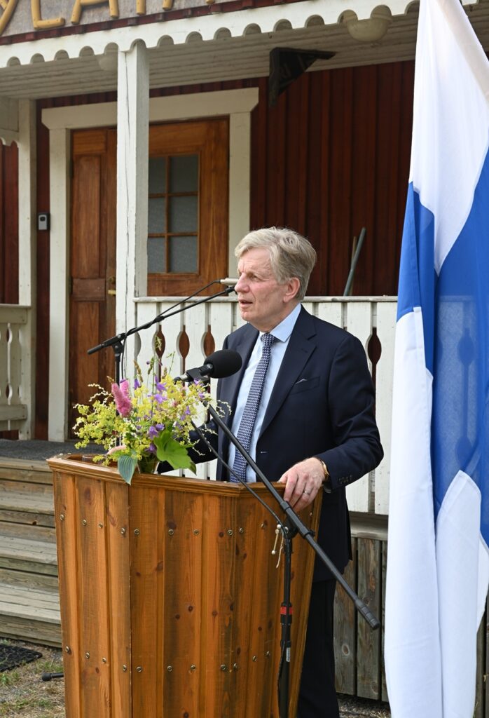 Juhlapuheesta vastasi entinen pääministeri Esko Aho.