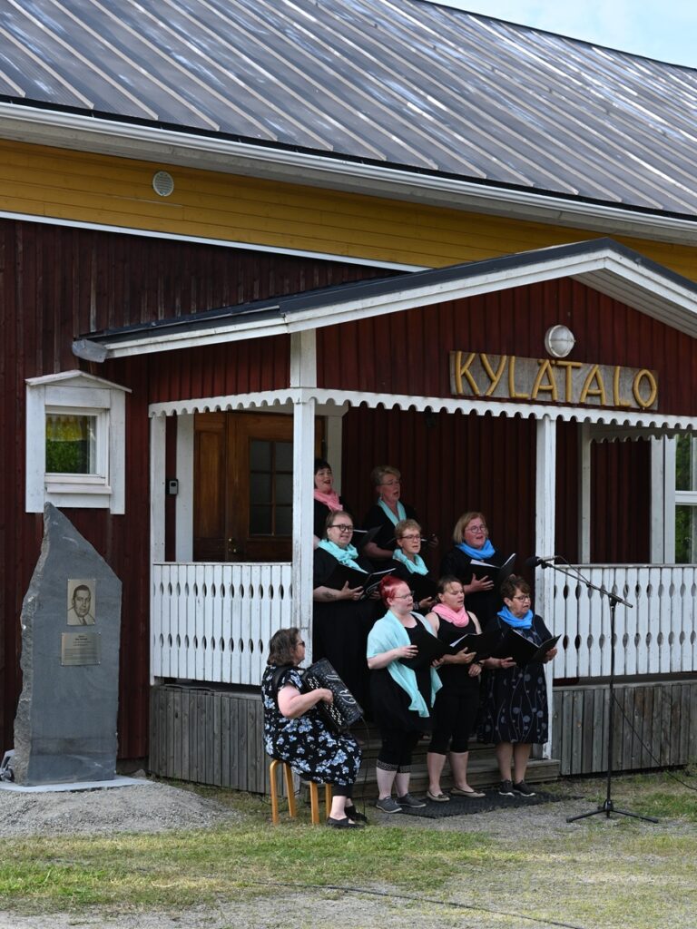 Musiikista vastasi PosiDivas, jota Anu Rinne säesti.