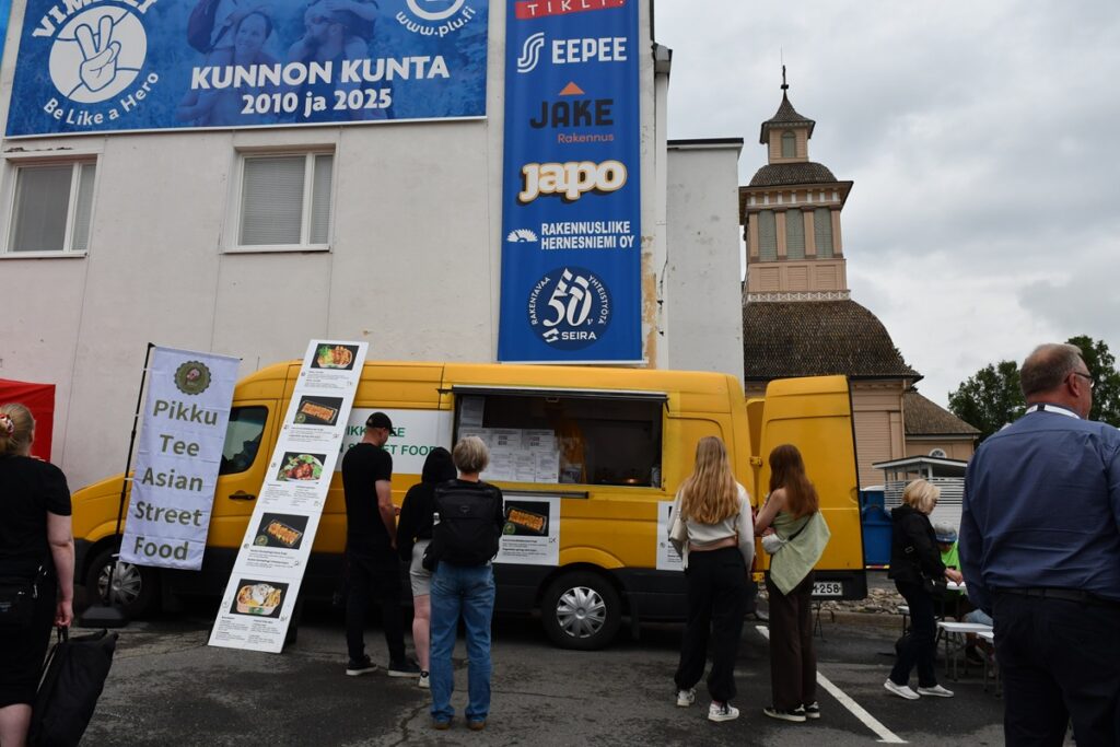 Yritykset tukevat vimpeliläislasten ja -nuorten harrastamista ja matkoja liikuntapaikkoihin, kun VImpelin uuden liikuntahallin valmistumista odotellaan.
